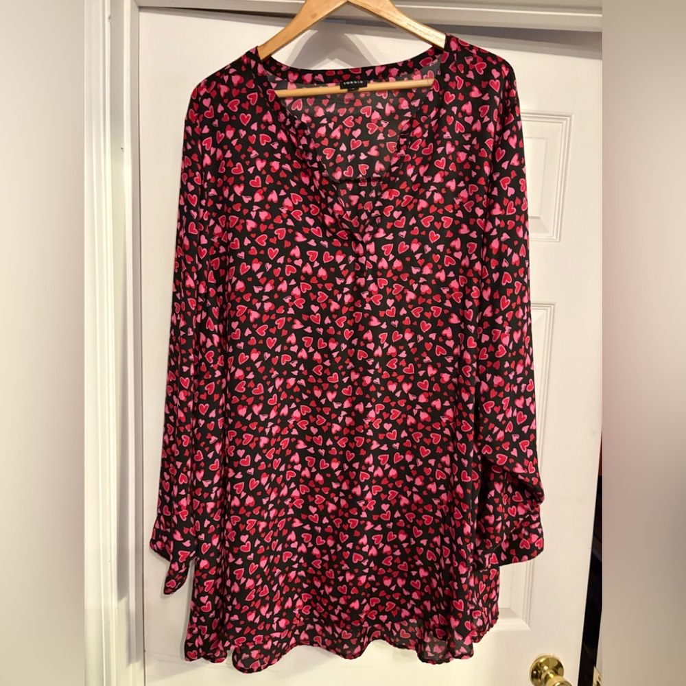 Torrid georgette heart blouse size 6x.